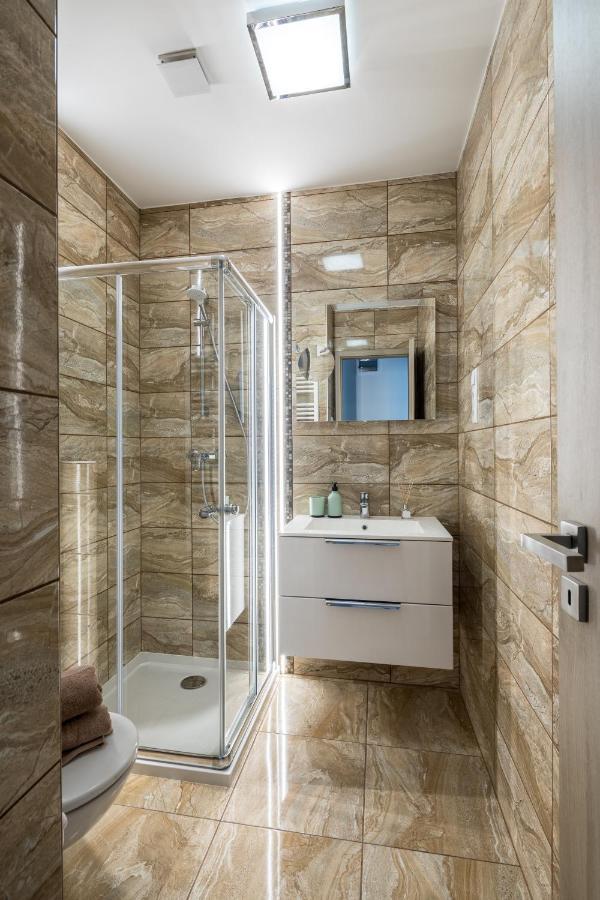 Stafetahaz Apartmanok Vác Exteriör bild
