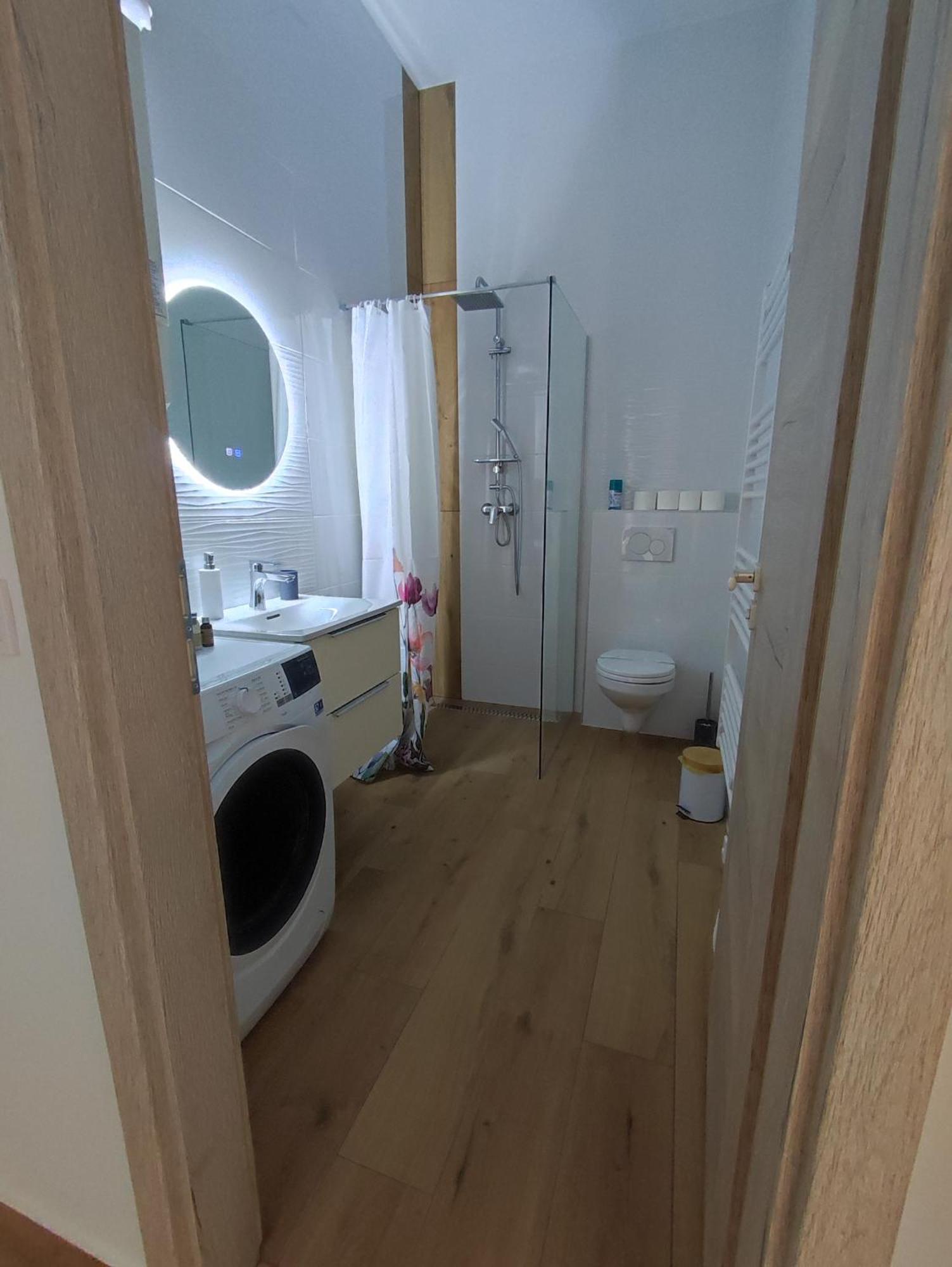 Stafetahaz Apartmanok Vác Exteriör bild
