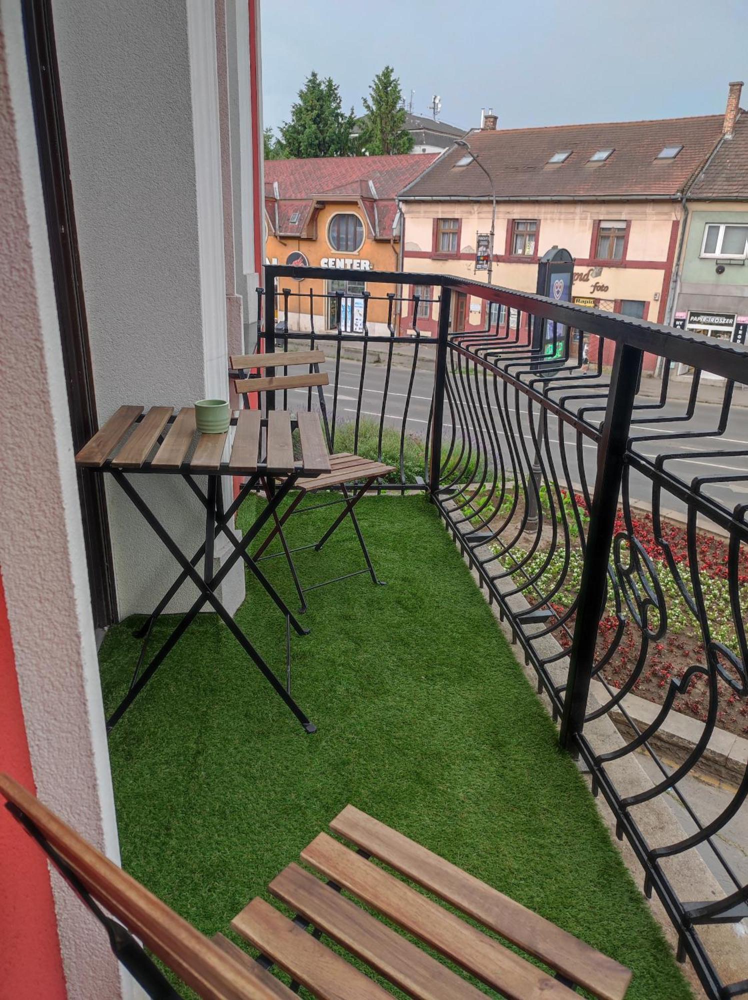 Stafetahaz Apartmanok Vác Exteriör bild